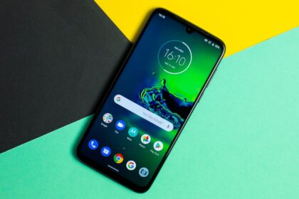 moto g8 plus frente