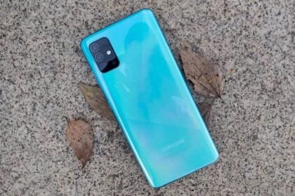 Galaxy A71 5G traseira.