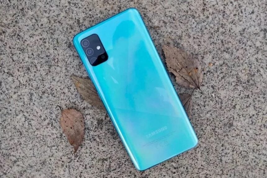 Galaxy A71 5G traseira.
