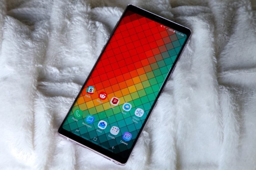 Samsung Galaxy Note 9 tela ligada.