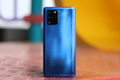 Galaxy S10 Lite azul, parte traseira.