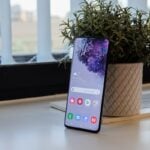 Samsung Galaxy S20 + tela ligada.