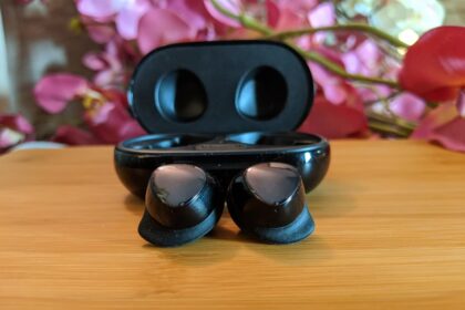 Samsung Galaxy Buds Plus preto.