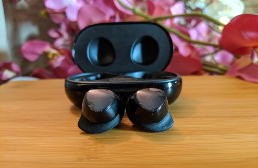 Samsung Galaxy Buds Plus preto.