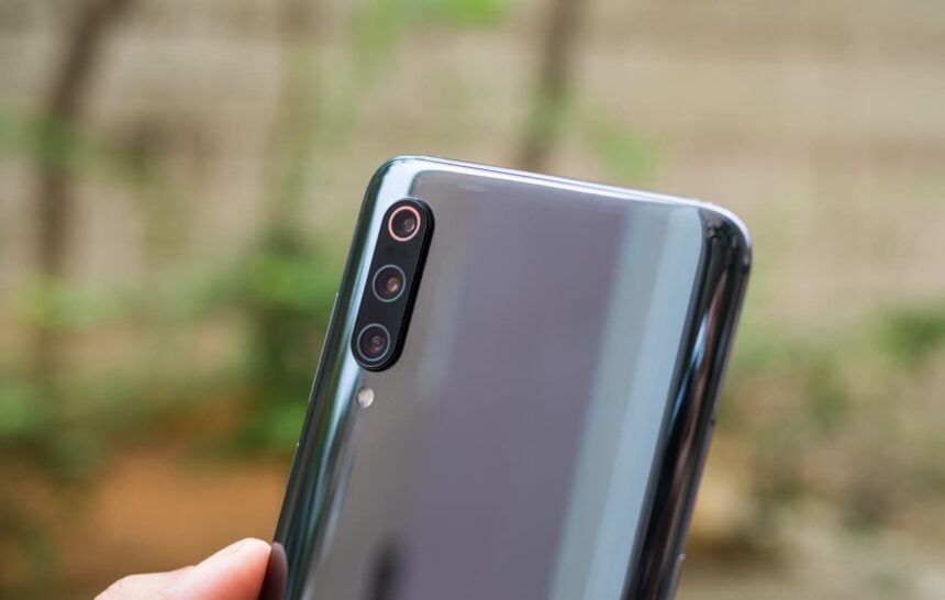 Xiaomi Mi 9 preto traseira.