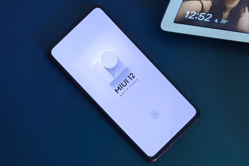 MIUI 12 em um smartphone.