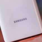 Traseira de smartphone Samsung.