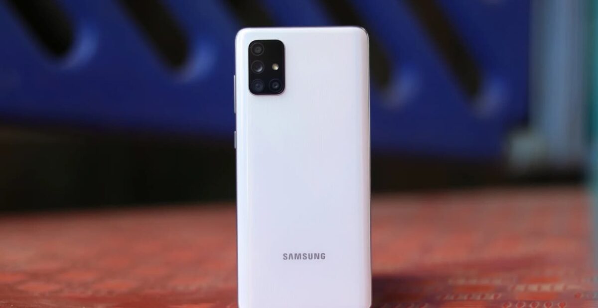 Galaxy A71 branco.