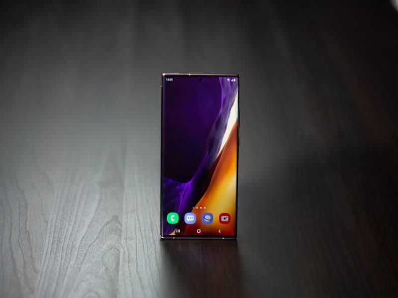 Samsung lança oficialmente Galaxy Note 20 e Note 20 Ultra com 5G e recursos para jogos galaxy note 20 tela frontal