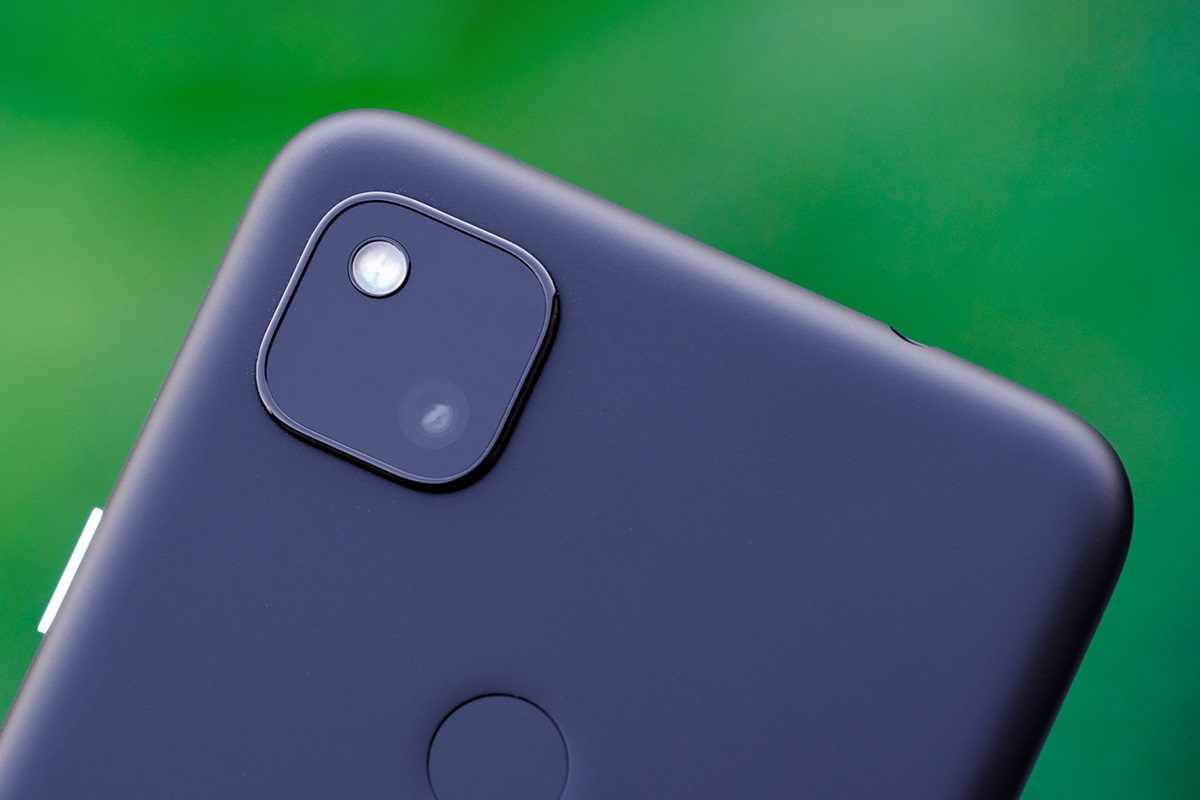 Pixel 4a preto traseira.