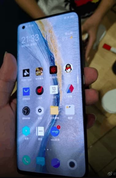 Vivo iQOO 5 Pro tem design revelado em vazamento de imagens reais Vivo iQOO 5 Pro tela.