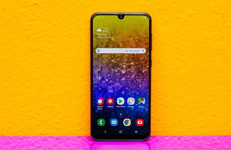 Galaxy A50 é atualizado com o pacote de segurança de setembro de 2020 Samsung Galaxy A70 parte frontal.