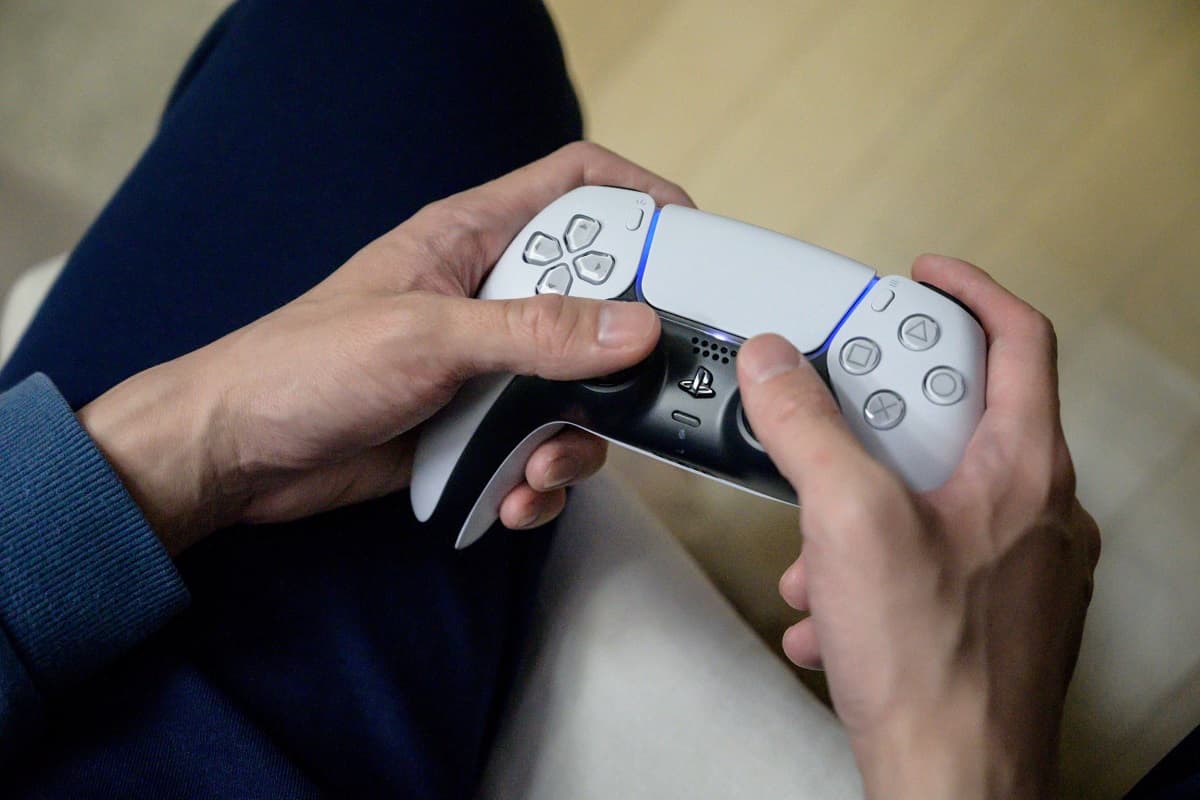 Controle DualSense do PS5.