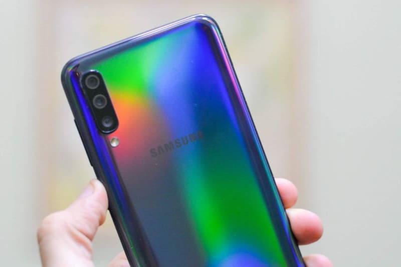 Samsung Galaxy A50 recebe atualização de segurança de novembro galaxy a50 traseira