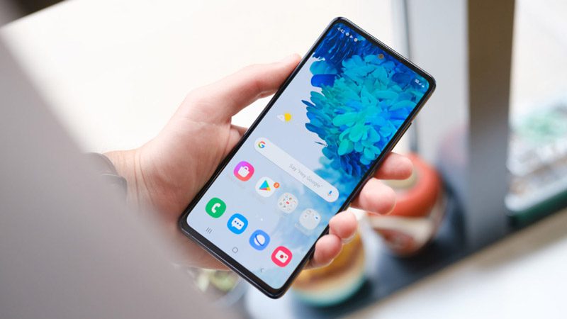 Galaxy S20 FE é lançado no Brasil com preços a partir de R$ 4499 galaxy s20 fe tela