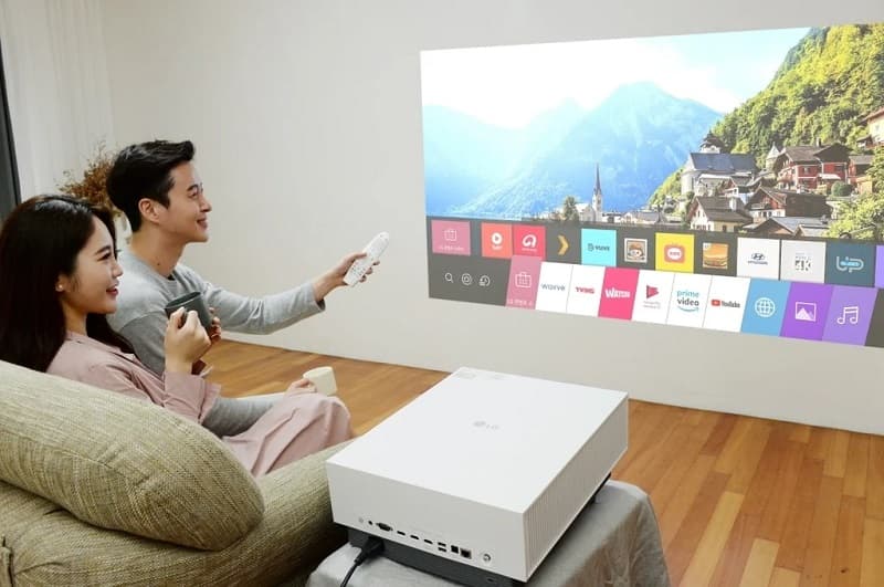 LG anuncia projetor CineBeam Laser HU810PW de até 300 polegadas Projetor LG CineBeam HU810PW.