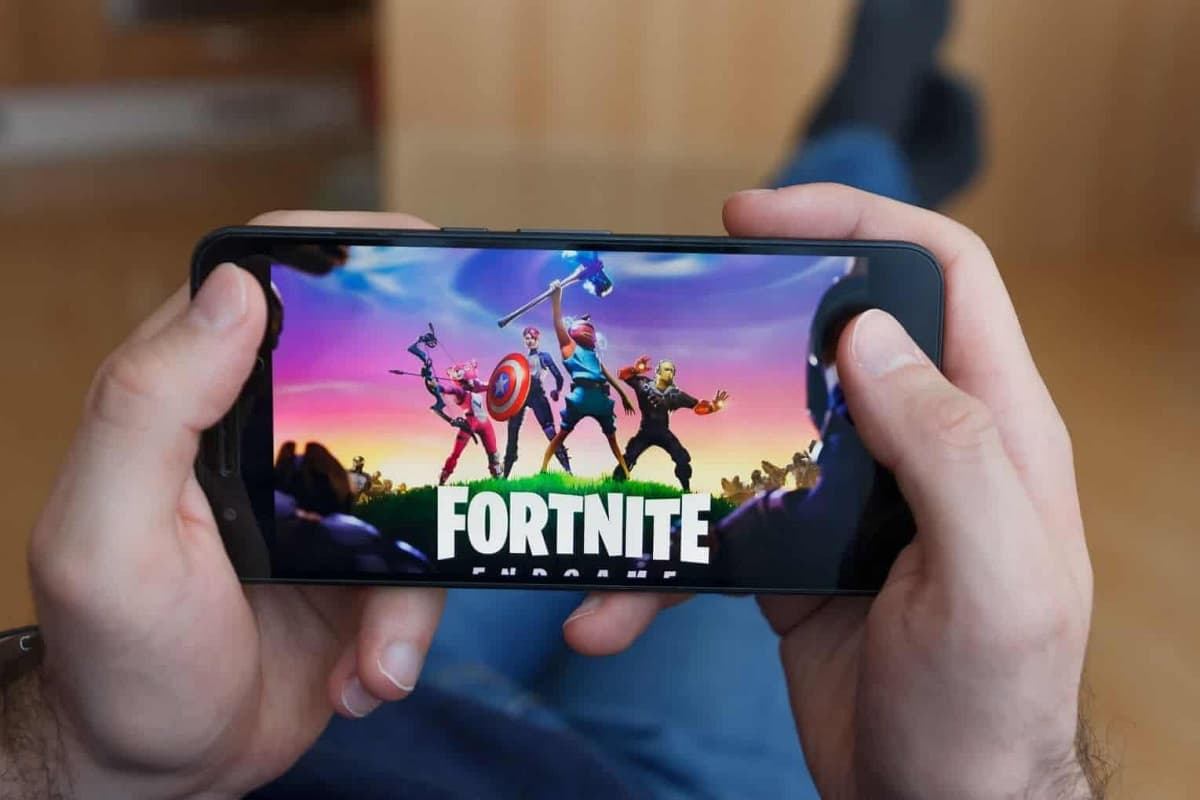 Fortnite em smartphone.