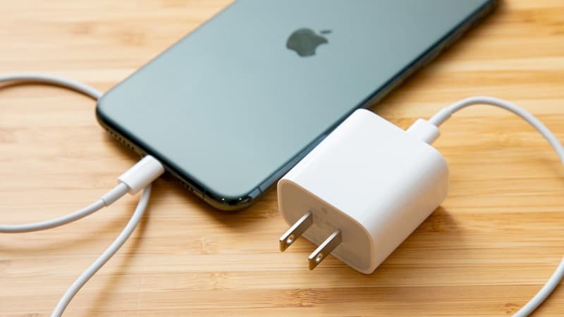 Apple iPhone 12 Pro Max sem carregador na caixa