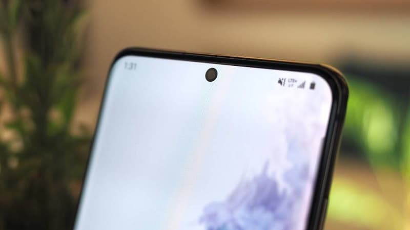 One UI 3.0: Samsung remove opção para ocultar furo da câmera na tela Recurso de ocultar furo na tela é removido da One UI 3.0