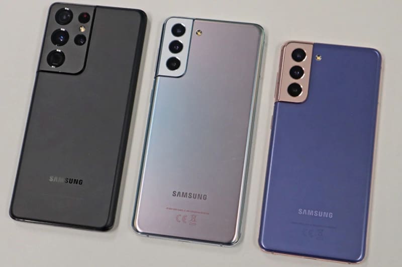 Linha Galaxy S21 começa a receber a atualização de segurança de março galaxy s21 lado a lado