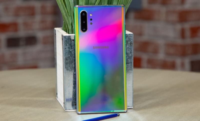 Linha Galaxy Note 10 é atualizada com pacote de segurança de fevereiro traseira note 10 plus
