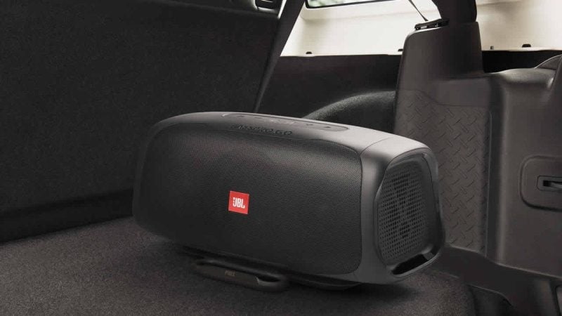 JBL Sub Bass Pro Go chega ao Brasil por R$ 3.499,00 jbl bass pro go carro