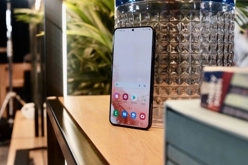 Galaxy S22 Plus vs Motorola Edge 20 Pro: Comparativo entre os celulares s22 plus display