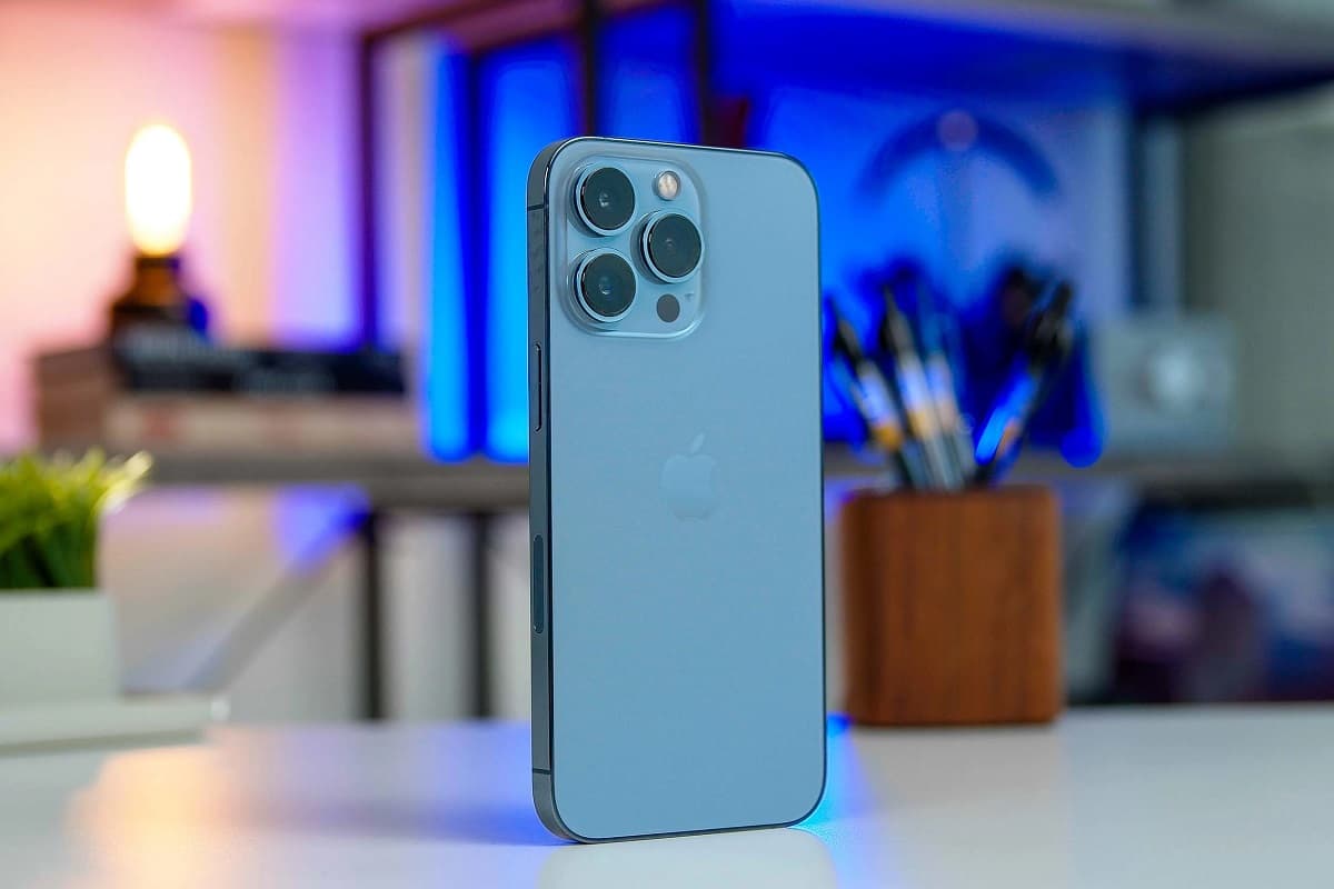 Traseira do Apple iPhone 13 Pro azul