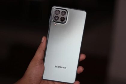 Foto da parte traseira do Galaxy M53