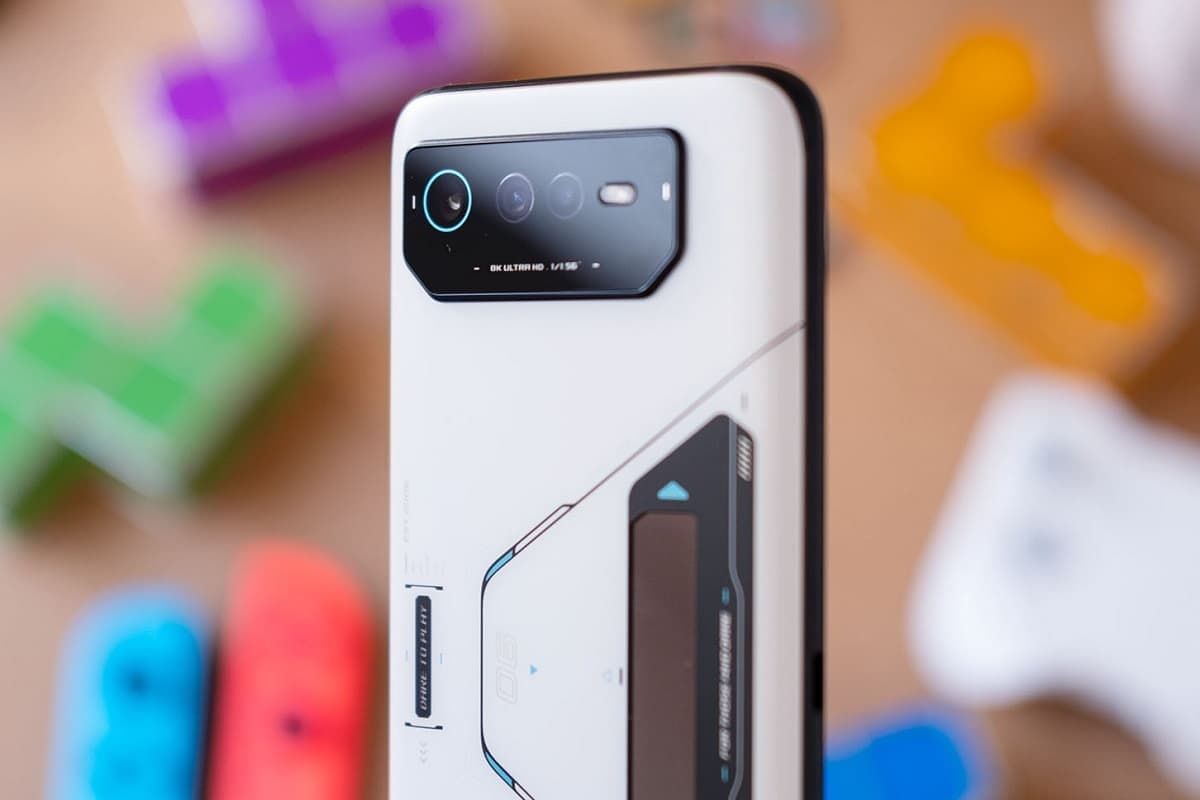 Foto da traseira do ROG Phone 6 Pro