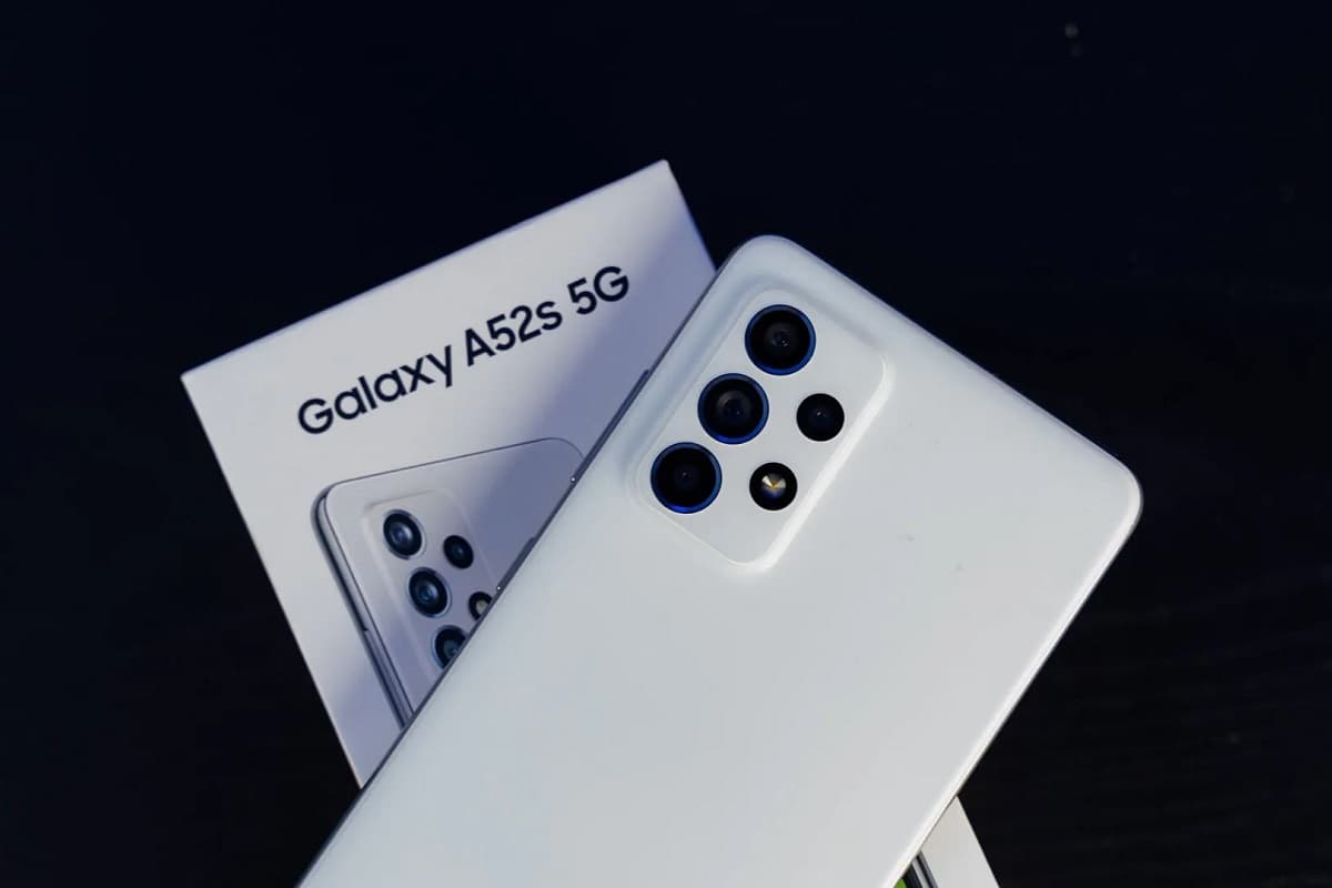 Foto da traseira do Galaxy A52s 5G