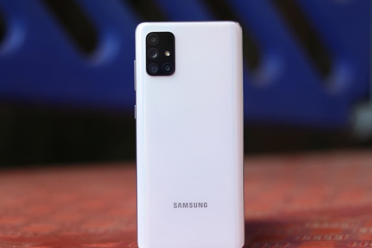 Traseira do Galaxy A71 branco