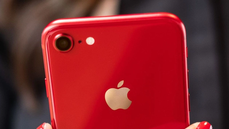 iPhone SE 2020: Vale a pena comprar o smartphone em 2023? iphone se 2020 red cameras