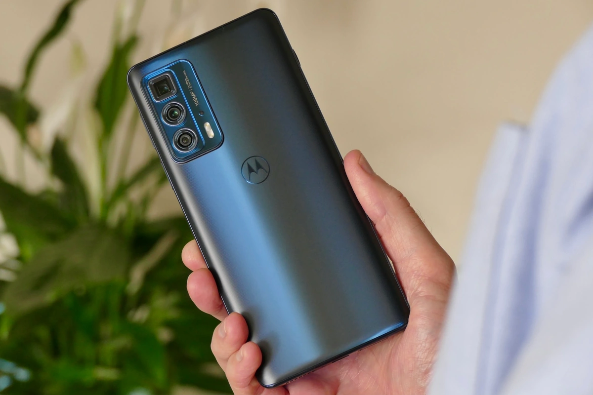 edge 20 pro android 13