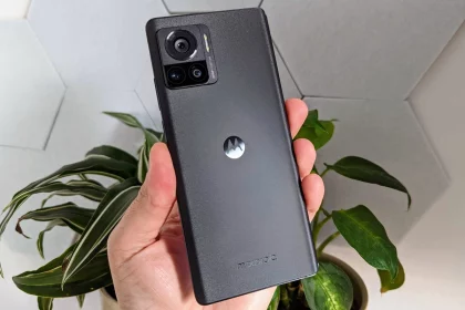Motorola-Edge-30-Ultra-amazon