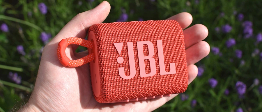 JBL Go 3: uma caixa de som Bluetooth compacta e acessível jbl go 3 vermelha