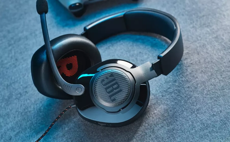 Conheça a linha JBL Quantum: 4 headsets gamers para todos os bolsos jbl quantum 300