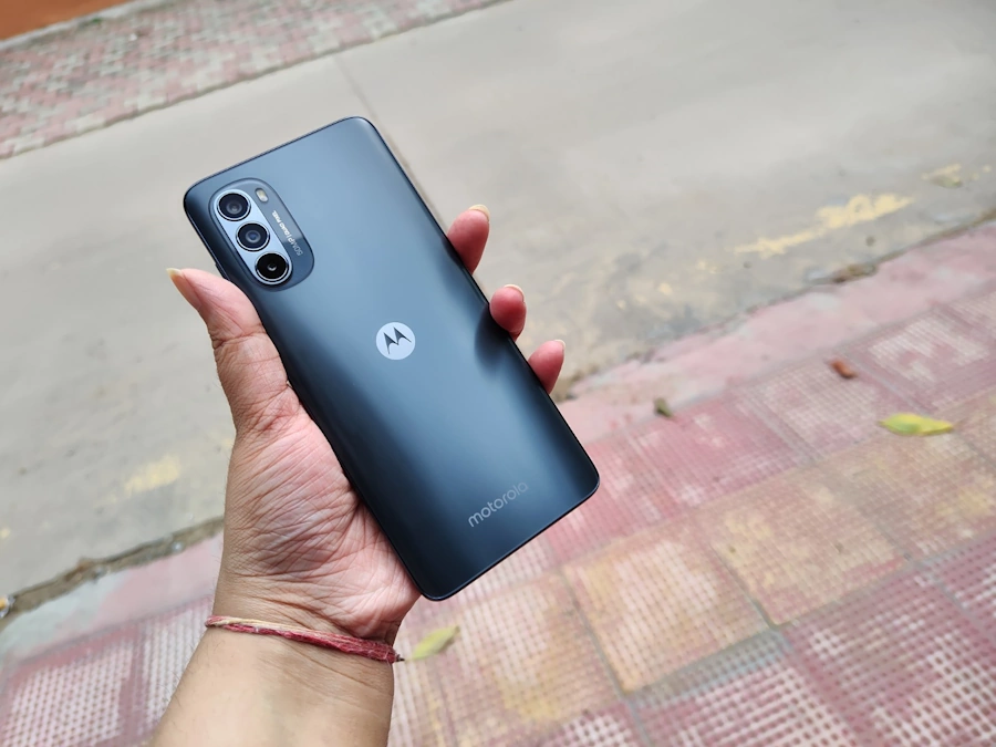 Os 10 melhores celulares até 1500 reais vendidos no Brasil em 2023 moto g62 cameras