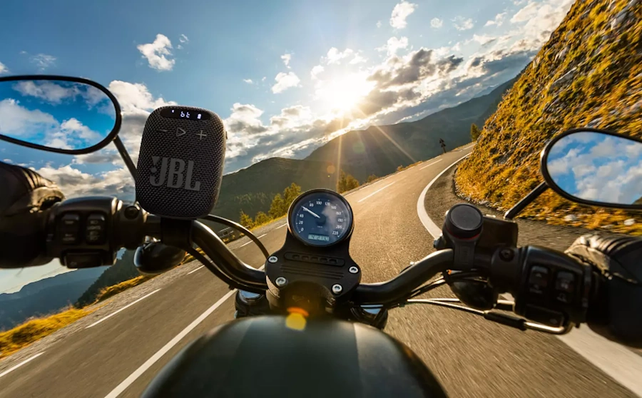 JBL apresenta Wind 3, caixa de som ideal para ciclistas e motociclistas jbl wind 3 moto