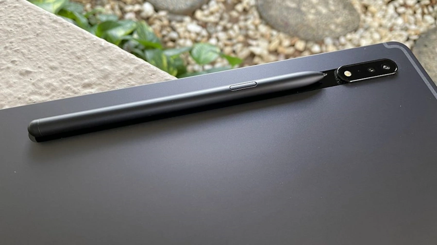 Galaxy Tab S8 Ultra em 2023: vale a pena investir no tablet da Samsung? Samsung-Galaxy-Tab-S8-Ultra-s-pen-camera