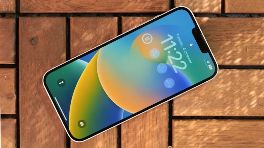 Os 14 iPhones que estarão com as melhores promoções na Black Friday 2023 iphone 14 plus tela