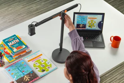 logitech reach webcam suporte articulado