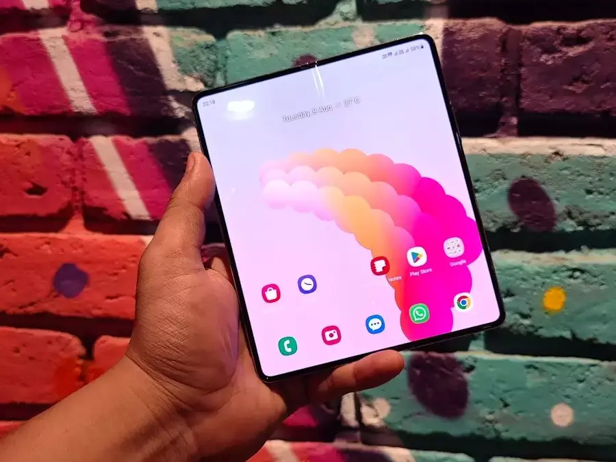Galaxy Z Fold 5 vs Galaxy Z Flip 5: Qual smartphone dobrável é a melhor opção? galaxy z fold 5 aberto