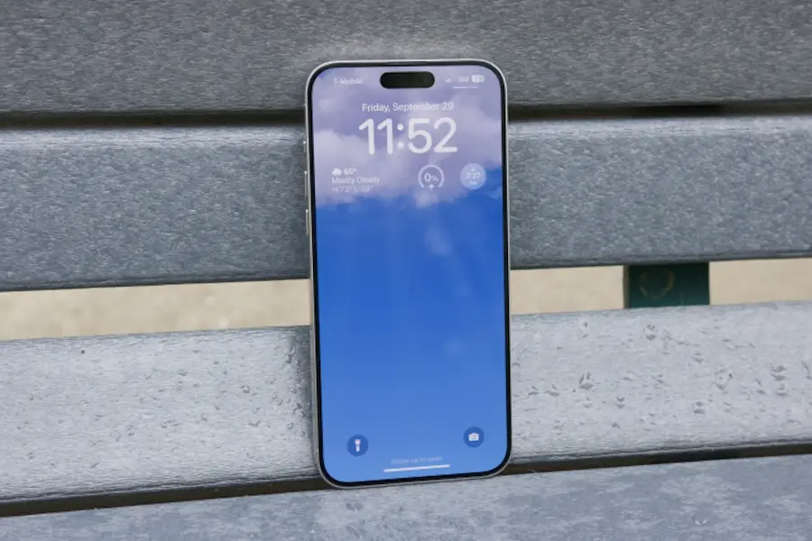 Os 14 iPhones que estarão com as melhores promoções na Black Friday 2023 iphone 15 pro max tela