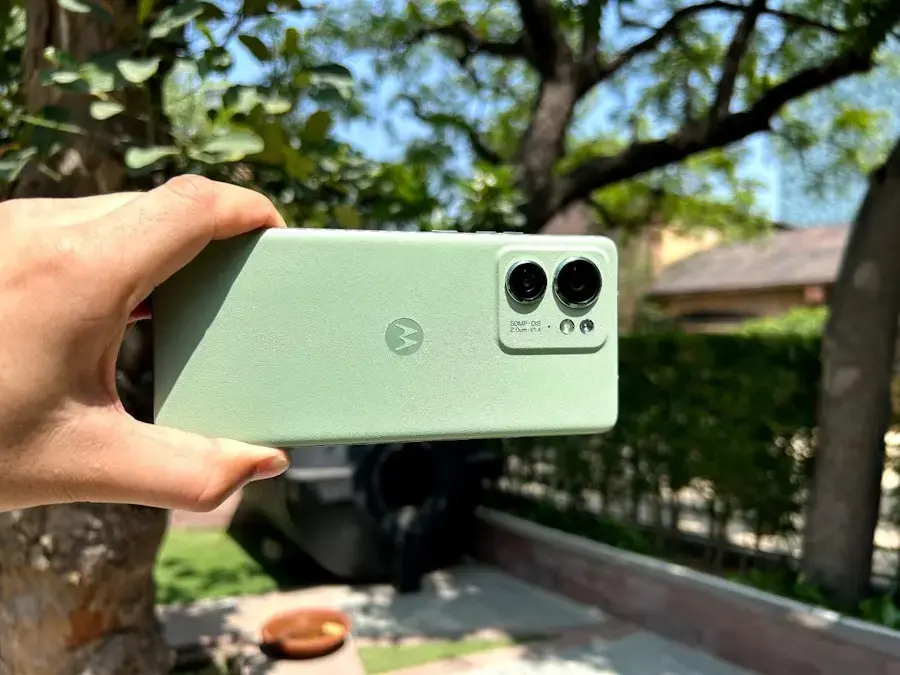 Os 5 melhores celulares topo de linha até R$ 4.000 em 2023 motorola edge 40 camera verde