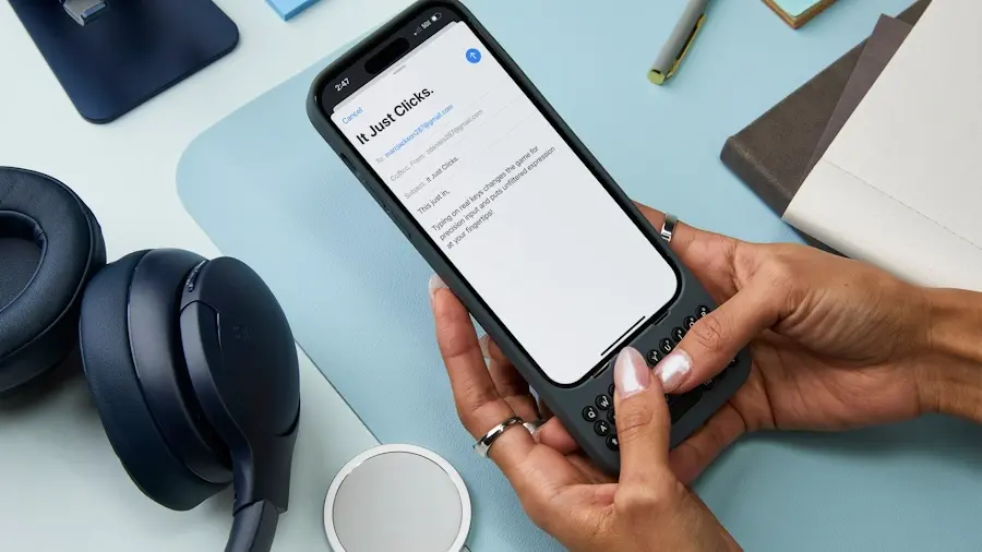 clicks capinha para iphone com teclado