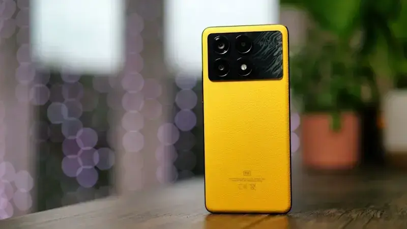 Quais são os melhores smartphones Xiaomi para comprar no momento? Design traseiro do Poco X6 Pro na cor amarela.