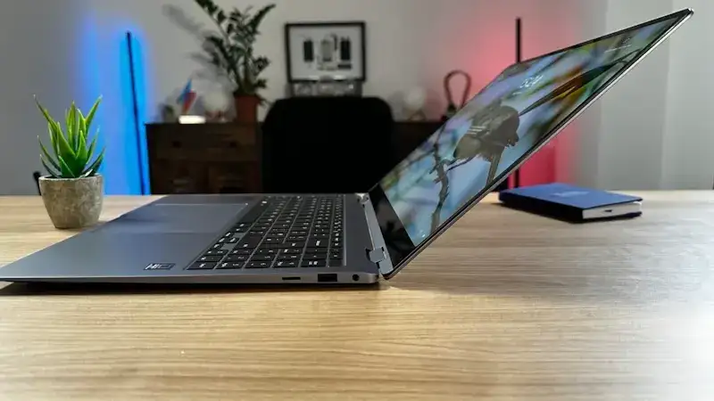 Galaxy Book4 Pro vale a pena? Tudo o que você precisa saber sobre o novo notebook da Samsung O Galaxy Book4 Pro é muito fino.