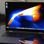 Foto do Samsung Galaxy Book4 Pro aberto