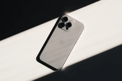 iPhone 15 Pro Max, um dos melhores smartphones para comprar em 2024